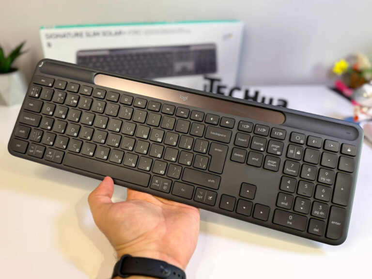 Огляд Logitech Signature Slim Solar+ K980: клавіатура, яка працює від сонця