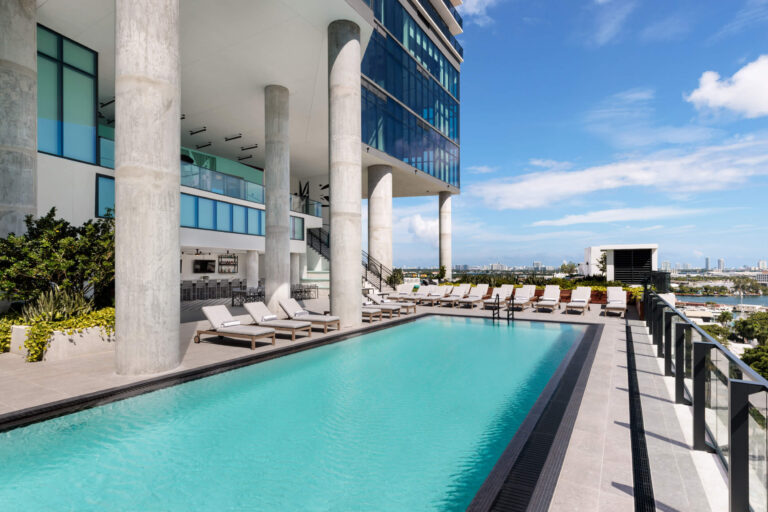 resort_pool